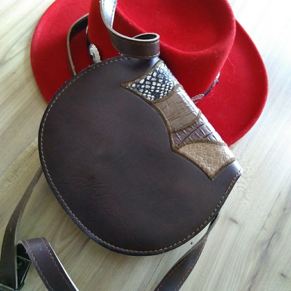 Vintage folksy leather crossbody - Picture 2 of 4